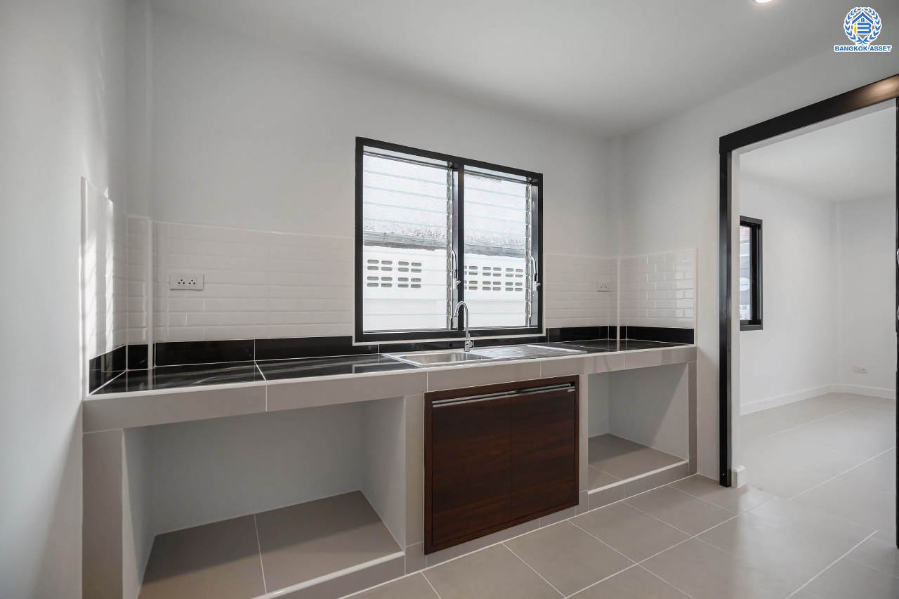 บ้านมือสองตกแต่งใหม่ โครงการ ภัทรไพรเวท3 ชัยพฤกษ์-รัตนาธิเบศร์ หลังมุม ตอบโจทย์ทุกการใช้ชีวิต เนื้อที่ 60 ตร.ว. ฟังก์ชัน 3 ห้องนอน 2 ห้องน้ำ จอดรถได้ 3 คัน ทำเลเดินทางง่าย สะดวกสบายใกล้รถไฟฟ้าสายสีม่วง "สถานีบางพลู" ทางด่วน "กาญจนาภิเษก" และห้างสรรพสินค้าเซ็นทรัลเวสต์เกต